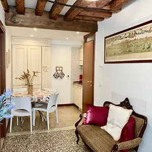 San Bortolomio Near Suso Ice-cream Appartement