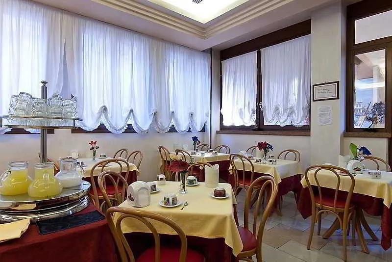 Hotel Belle Arti Venedig 3*,